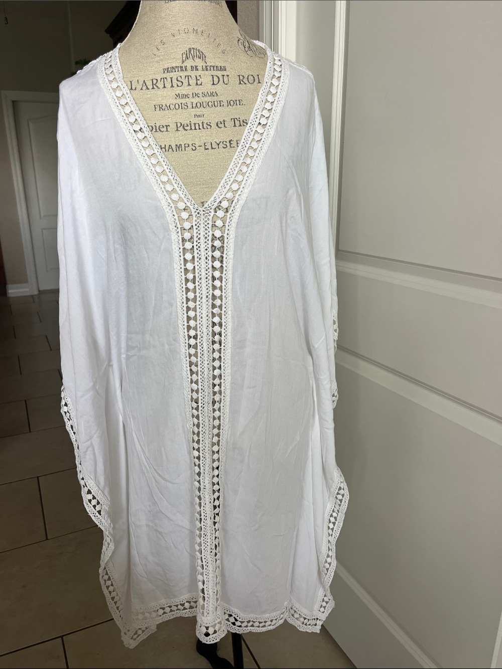 EUC Tommy Bahama white rayon and cotton lace trim swim cover-up medium - Picture 4 of 9